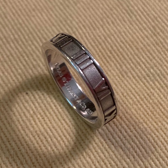 Tiffany Ring 5.5 - Picture 2 of 3